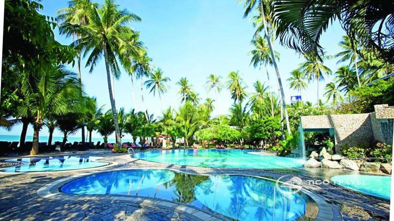 Hồ bơi tại Hoàng Ngọc Resort