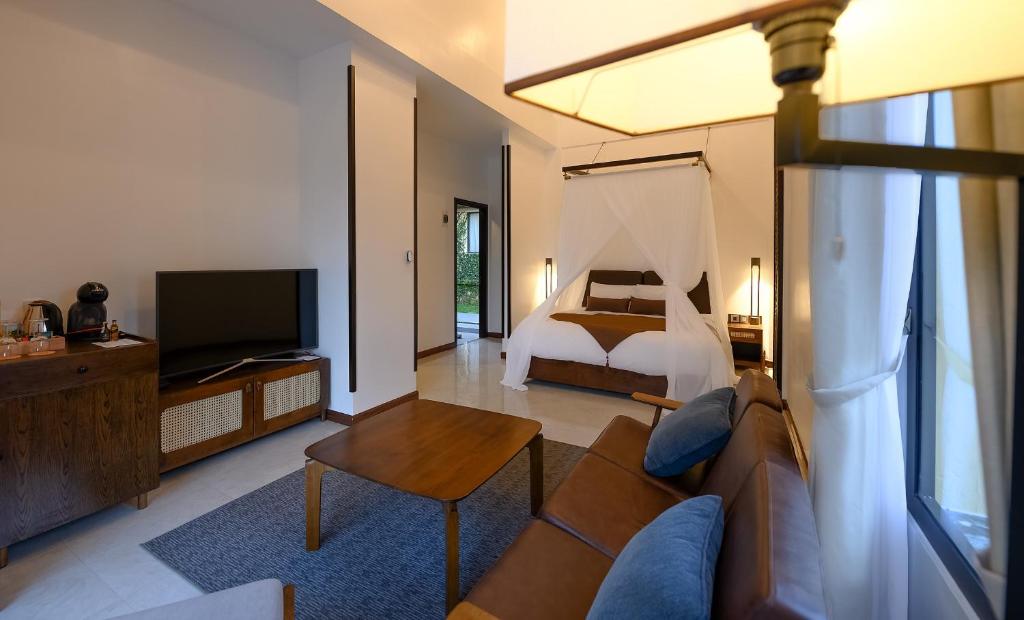 THE BLOSSOM RESORT