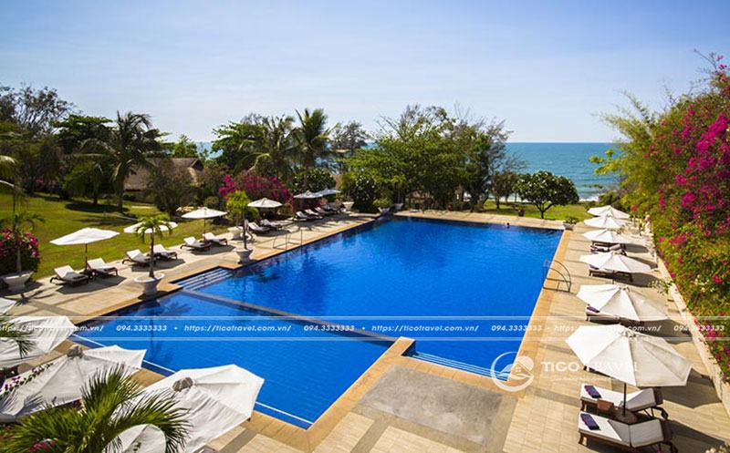 Hồ bơi vô cực đối diện biển tại Victoria Resort Phan thiết