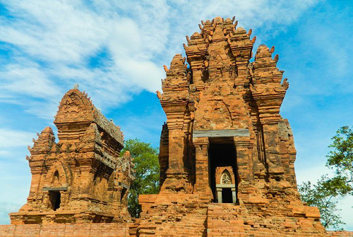 Tháp Chàm địa điểm du lịch gần Cham Villas Resort 
