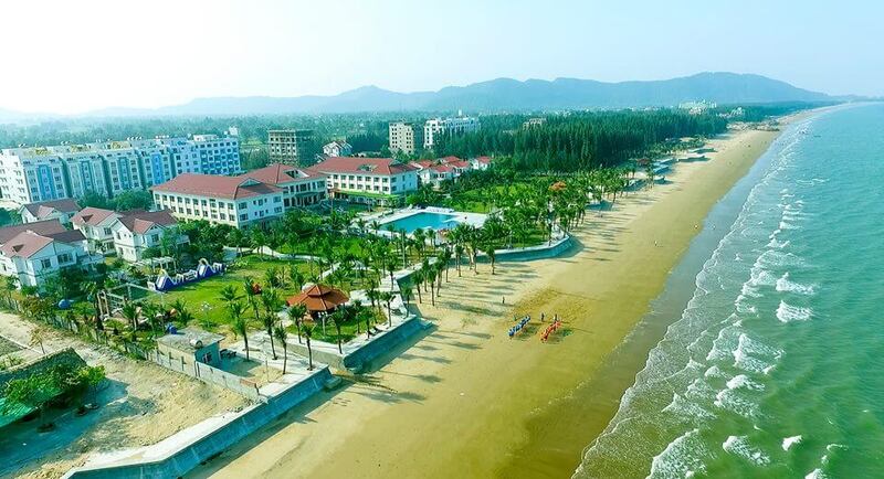 Thiên đường xứ Thanh được thiết kế với kiến trúc truyền thống sang trọng và ấm cúng, cùng tầm nhìn trước mặt hướng ra vùng biển thơ mộng.
