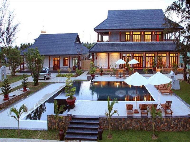Tọa lạc bên bờ biển Ninh Chữ thơ mộng, Aniise Villa Resort nổi tiếng với vẻ đẹp tráng lệ và kiều diễm đã thu hút đông đảo khách du lịch ghé đến mỗi năm.