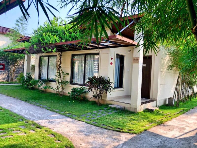 Từng được biết đến với cái tên Khách sạn Bảo Ninh Beach Resort, sau lần nâng cấp khách sạn đã được đổi tên thành Celina Peninsula Resort nằm tại thành phố Đồng Hới.