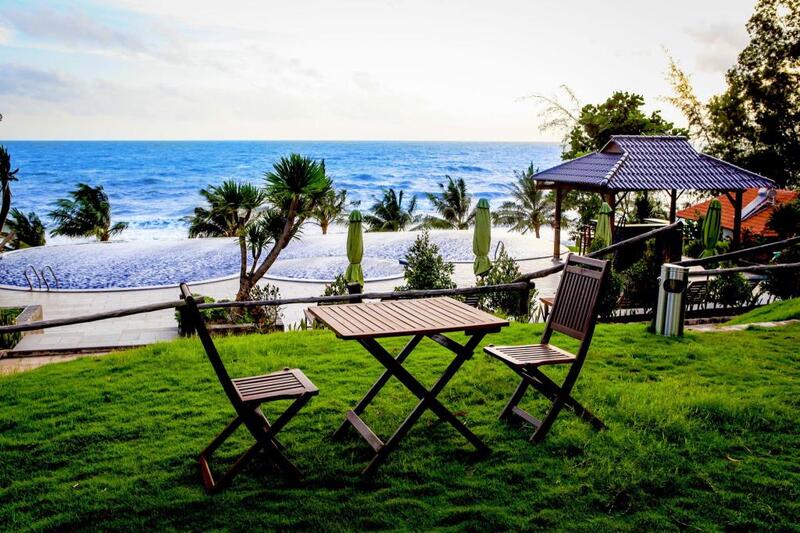 Bungalow hướng biển tại Eco Beach Resort Phú Quốc