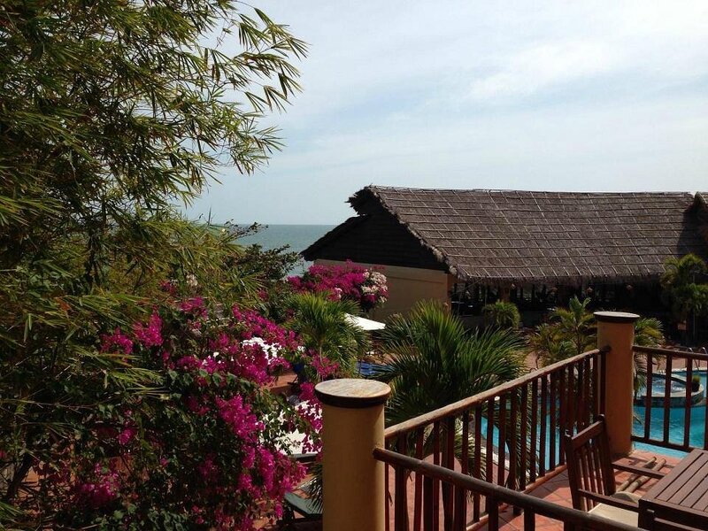White Sand Resort - Tận hưởng kỳ nghỉ bên biển xanh và cát trắng