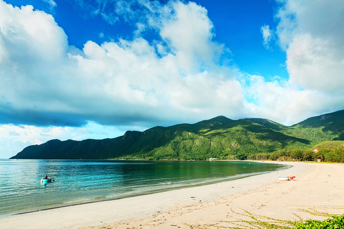 Bãi biển Hải An gần Côn Sơn Blue Sea Hotel