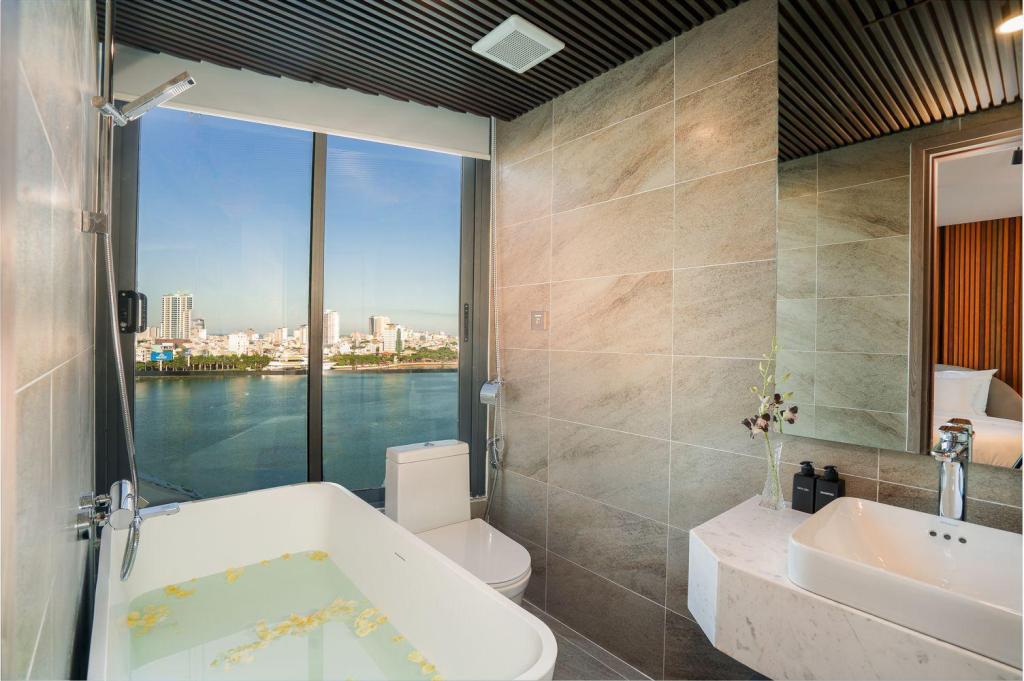 Haian Riverfront Hotel Da Nang