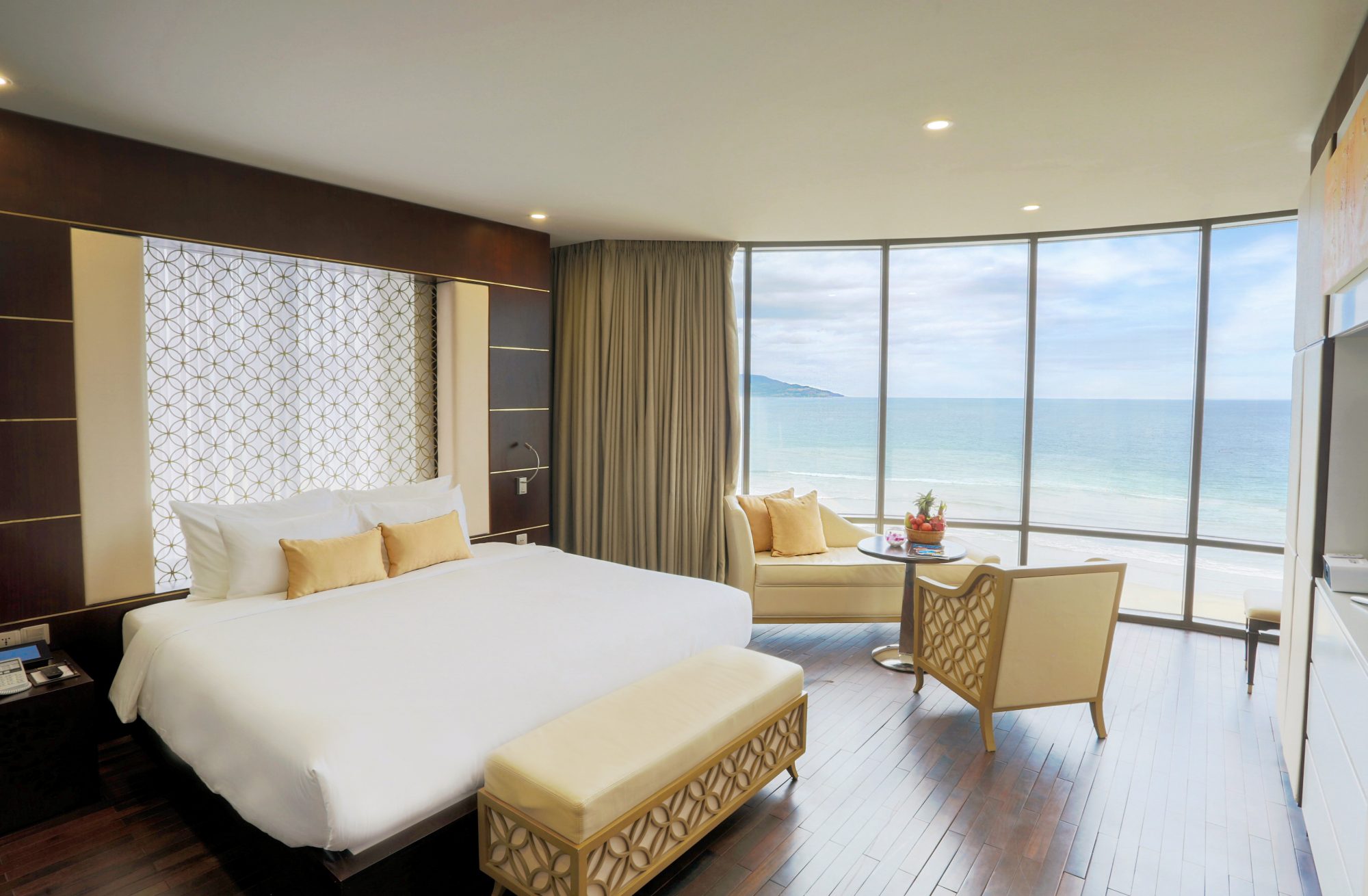 Phòng Executive Suite Holiday Beach Hotel