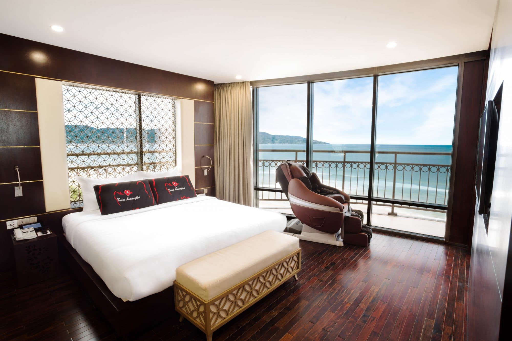Holiday Beach Đà Nẵng Hotel & Resort