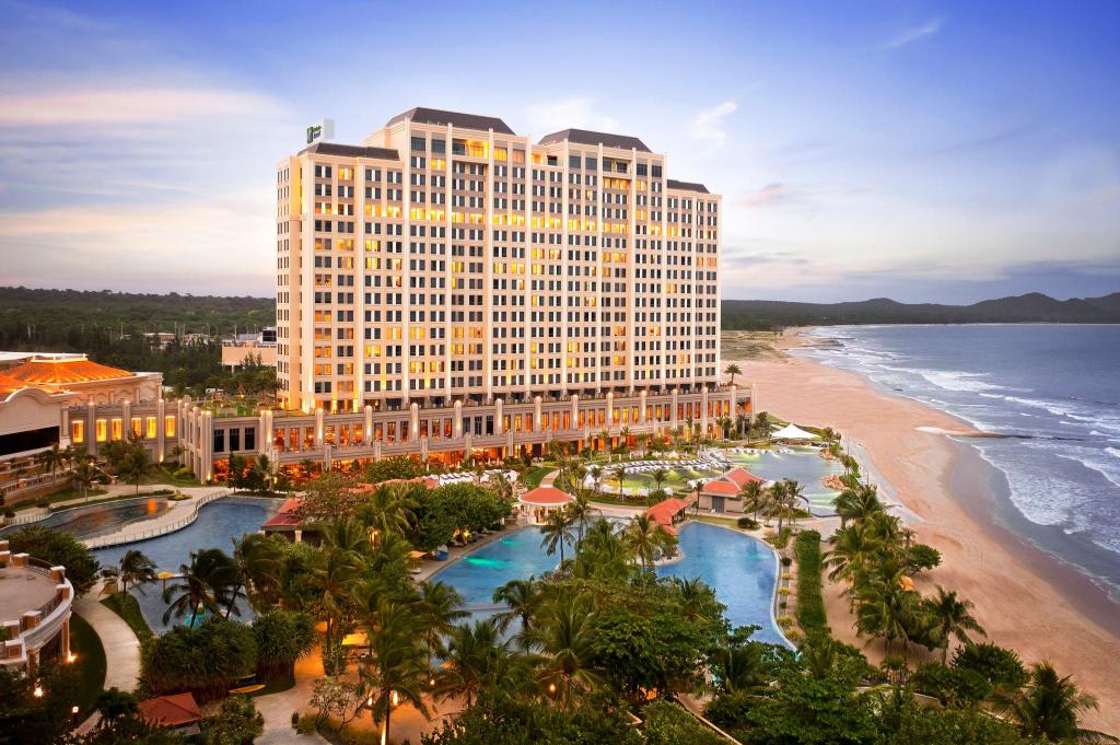 Holiday Inn Resort Hồ Tràm Beach