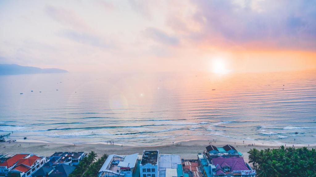 Khách sạn Lê Hoàng Beach Đà Nẵng - Bãi biển xinh đẹp hiền hòa