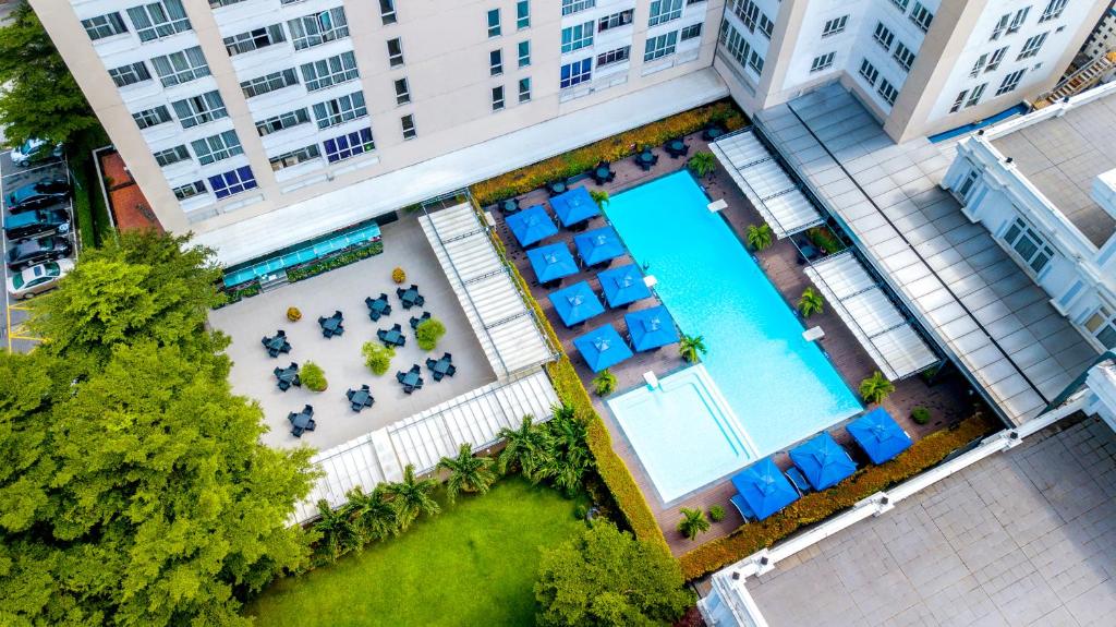 Hồ bơi khách sạn becamex bình dương