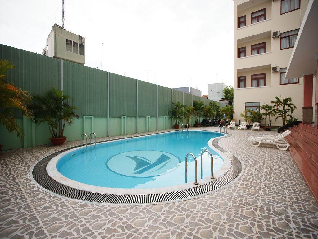 Hồ bơi của Khách sạn Hàm Luông Bến Tre