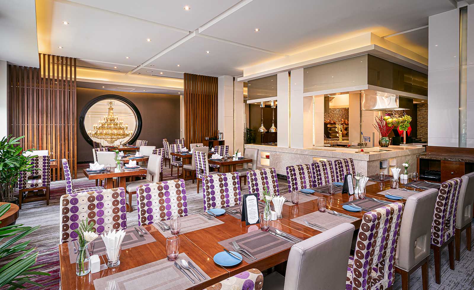 The Lounge 83 tại Movenpick Hà Nội