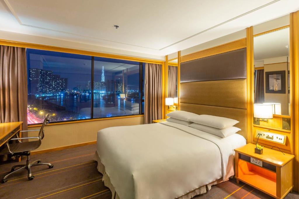 Khách sạn Renaissance Riverside Sài Gòn - Nét độc đáo Sài thành