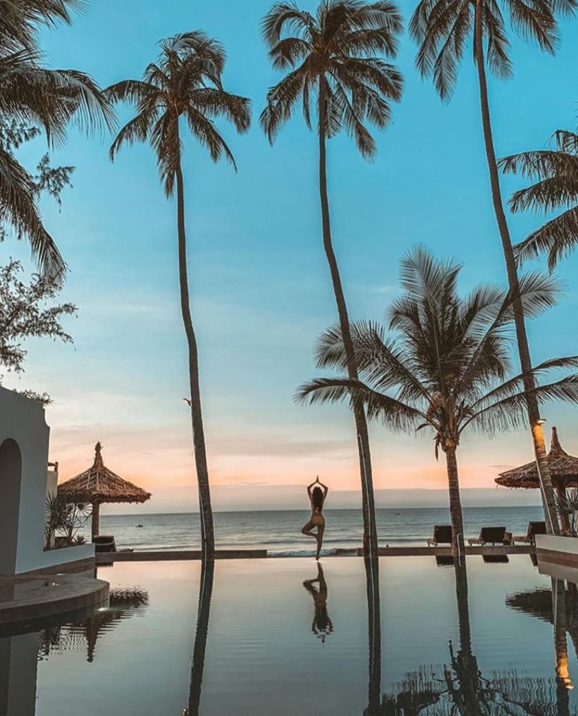 Bãi biển trong xanh tại Meraki Oasis Hotel