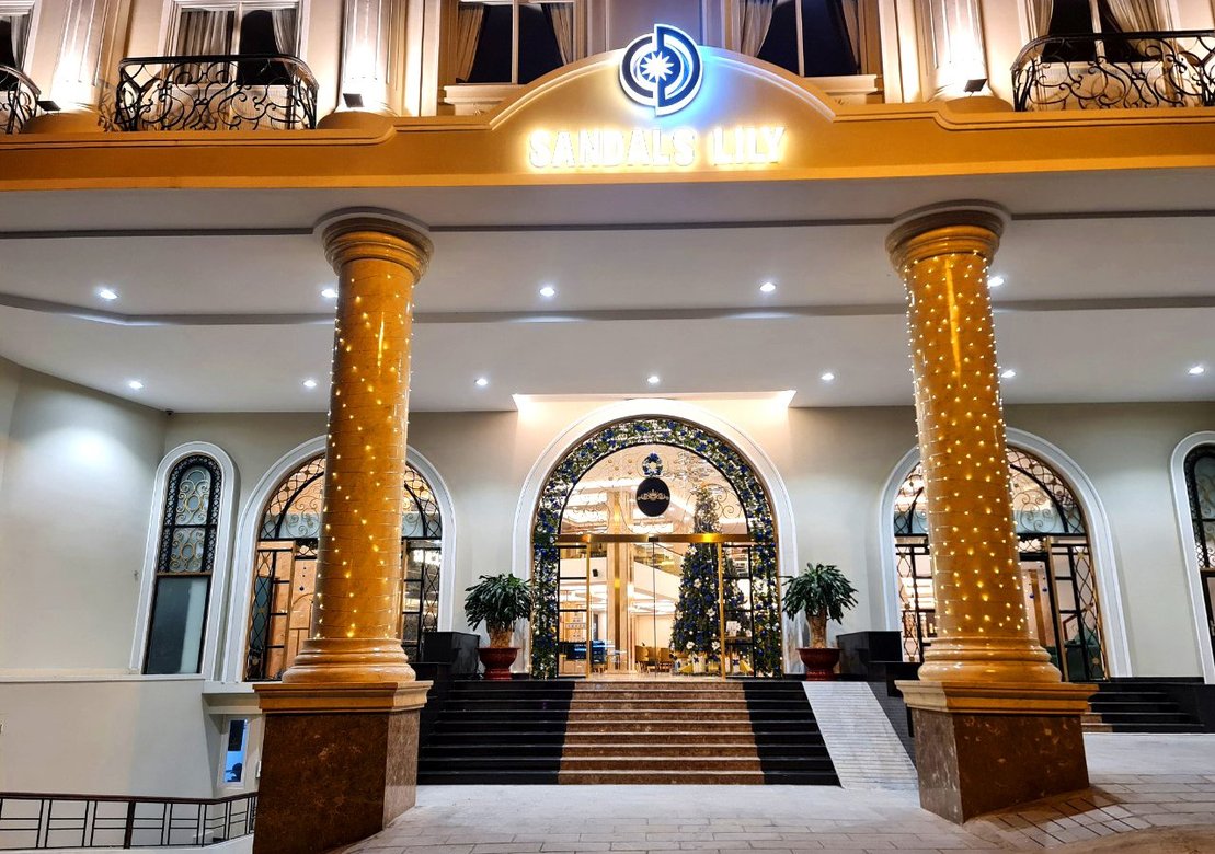 Sandals LiLy Hotel