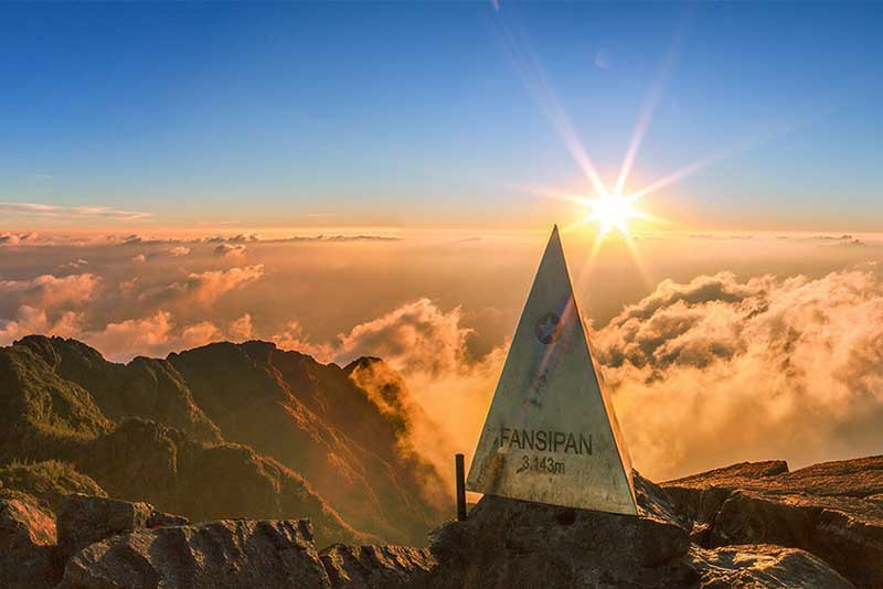 Đỉnh Fansipan gần Sapa Charm Hotel