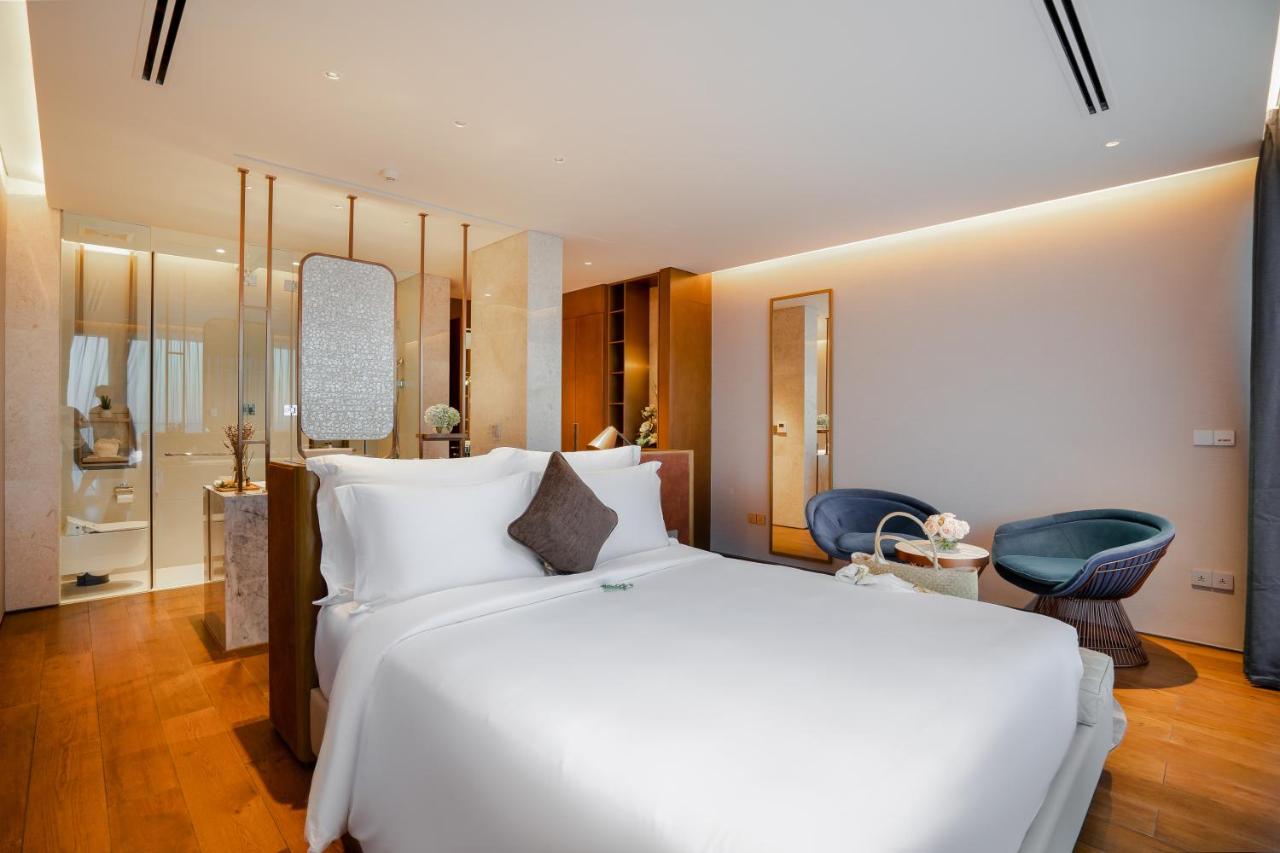 The Five Villas & Resort - Khu nghỉ dưỡng 5 sao bên bờ biển xinh đẹp