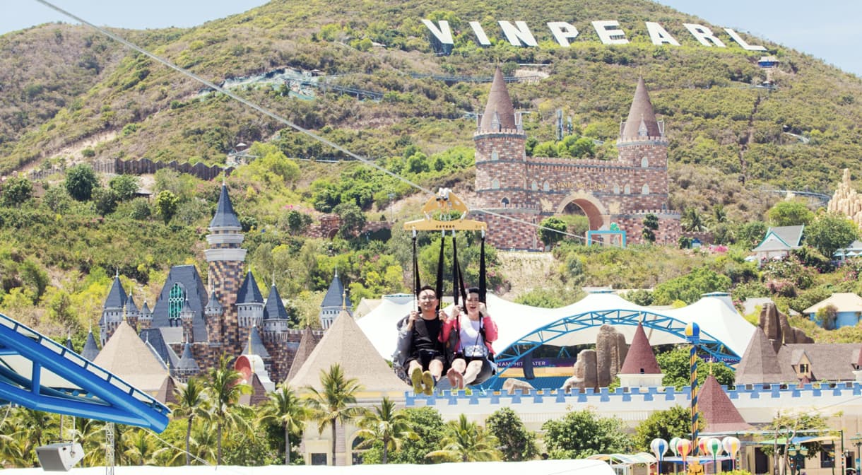Vinpearl Land gần khách sạn white sand cam ranh