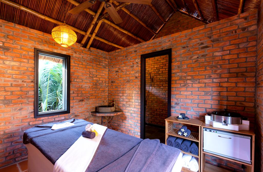 boutique cam thanh resort