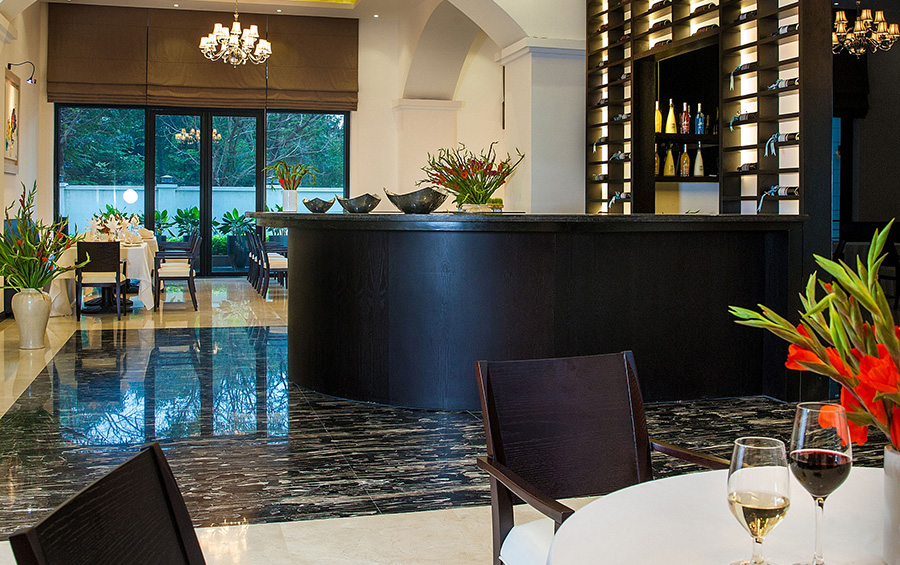 Không gian nhà hàng tại Elegant Suites Westlake