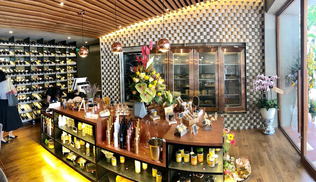 review golden tree hotel