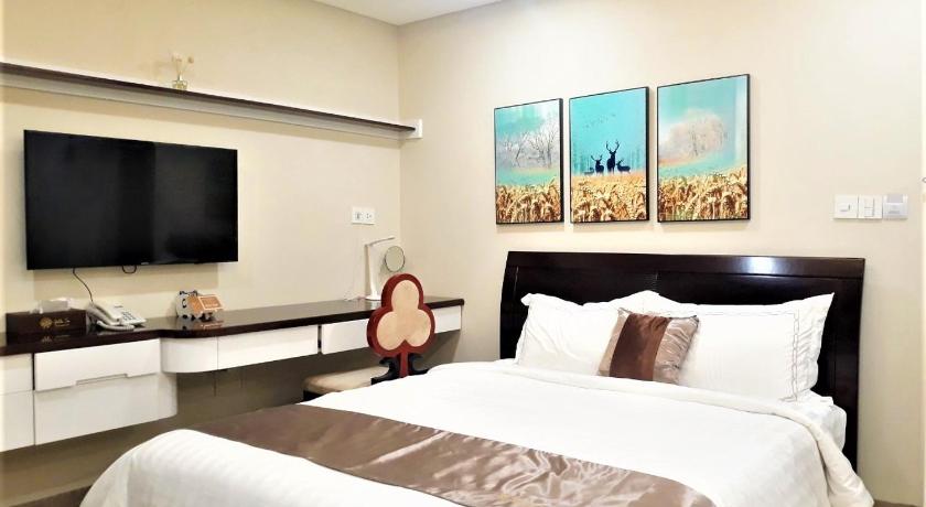 golden tree hotel