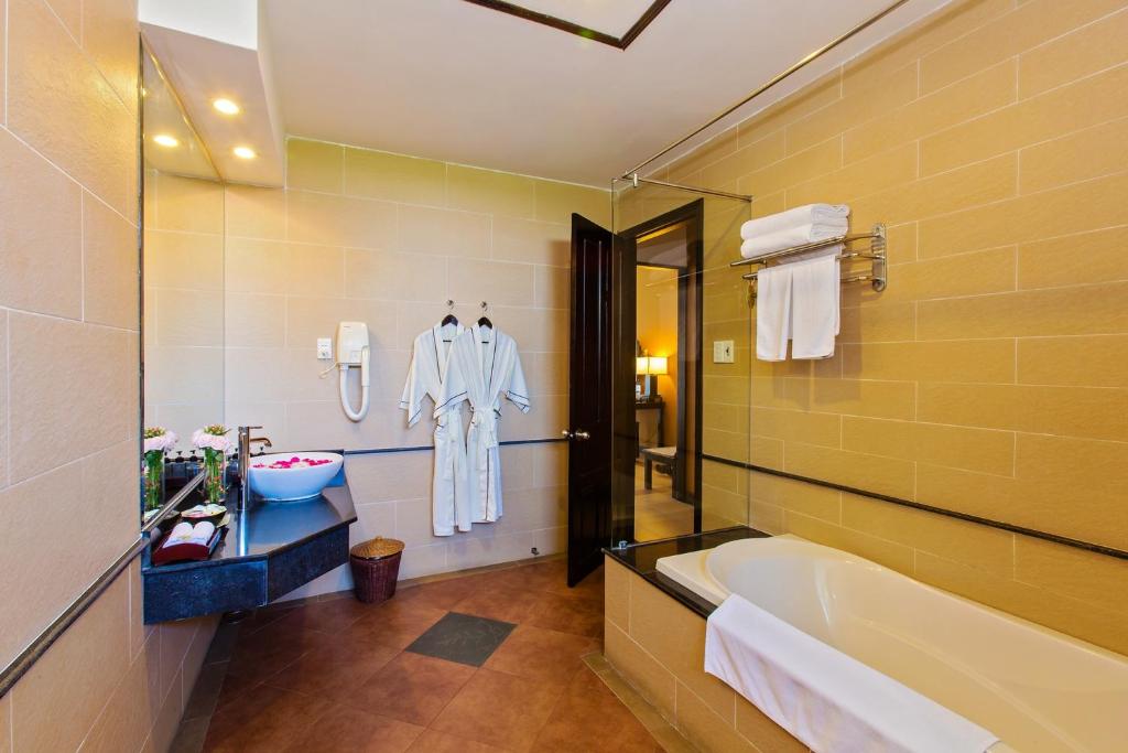 Hội An Beach Resort