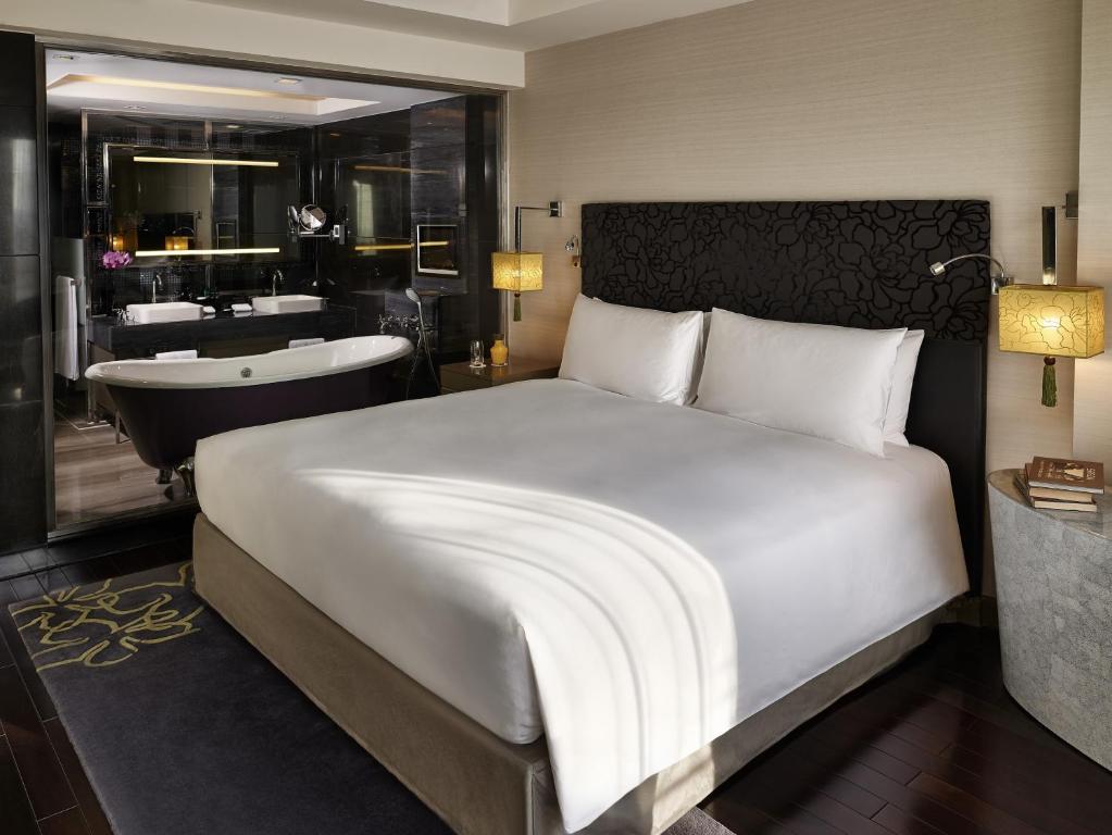 Khách sạn Sofitel Sài Gòn