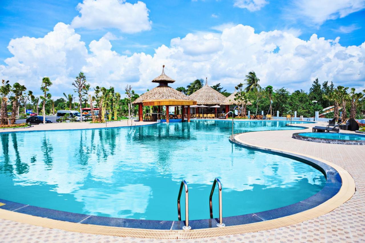 Bể bơi ngoài trời của Mường Thanh Cần Thơ