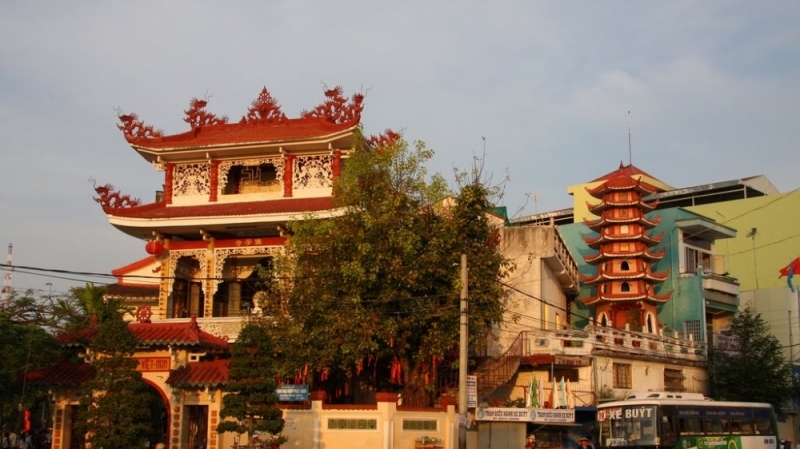 Chùa Phật Học gần Mường Thanh Cần Thơ