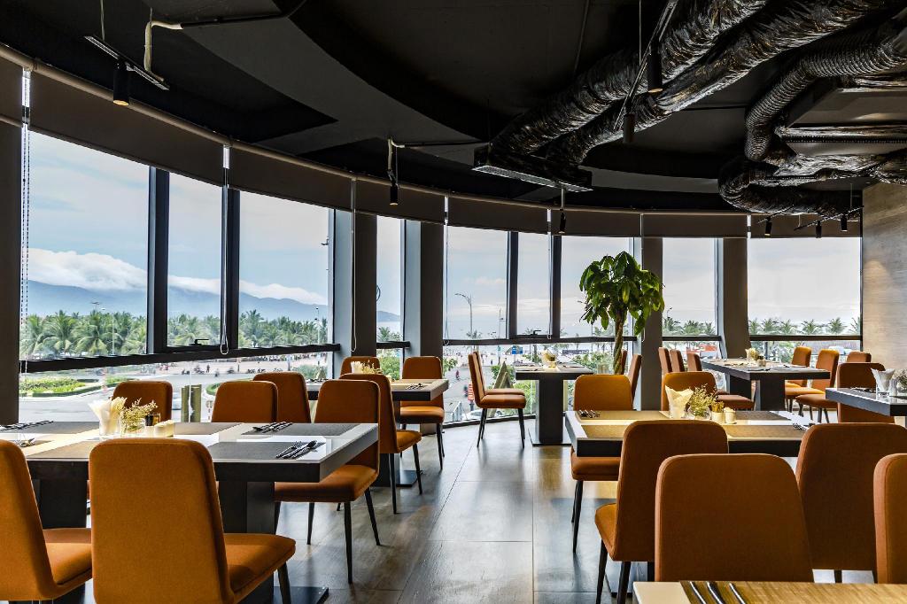 Le Paul’s Kitchen tai khách sạn Stella Maris Beach Đà Nẵng 