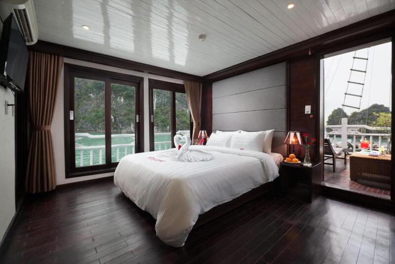 Aclass Stellar Cruise - Du thuyền sang trọng giữa thiên nhiên