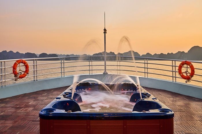 Du thuyền Camellia Cruise - Khám phá cảnh quan tuyệt mỹ