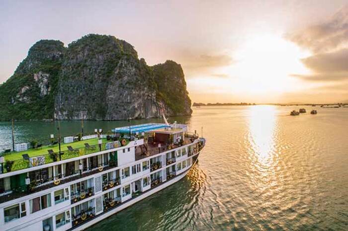 Dynasty Cruise Halong - Du thuyền 5 sao đẳng cấp hoàng gia