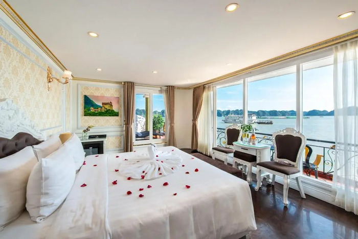 Dynasty Cruise Halong - Du thuyền 5 sao đẳng cấp hoàng gia