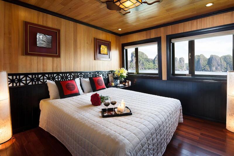 Galaxy Classic Cruise - Lạc vào miên cổ tích nơi vịnh biển