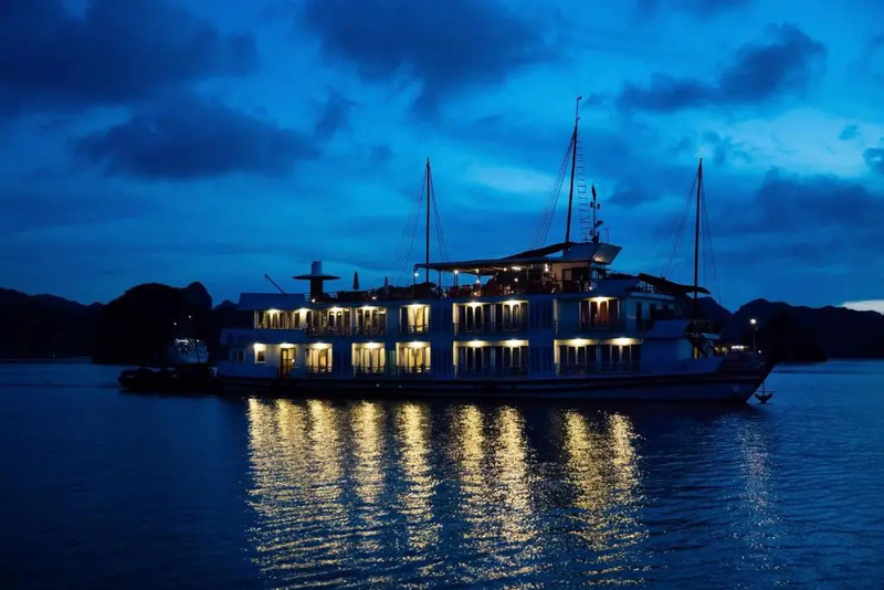 Glory Legend Cruise - Du thuyền đẳng cấp 4 sao Hạ Long
