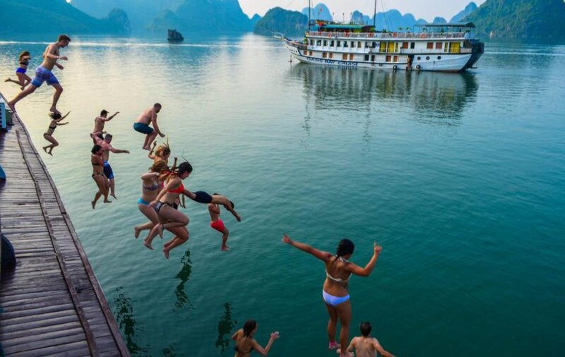 du thuyền HaLong Party Cruise