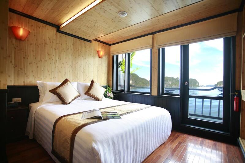 HaLong Party Cruise - Khám phá kì quan trên du thuyền đẳng cấp