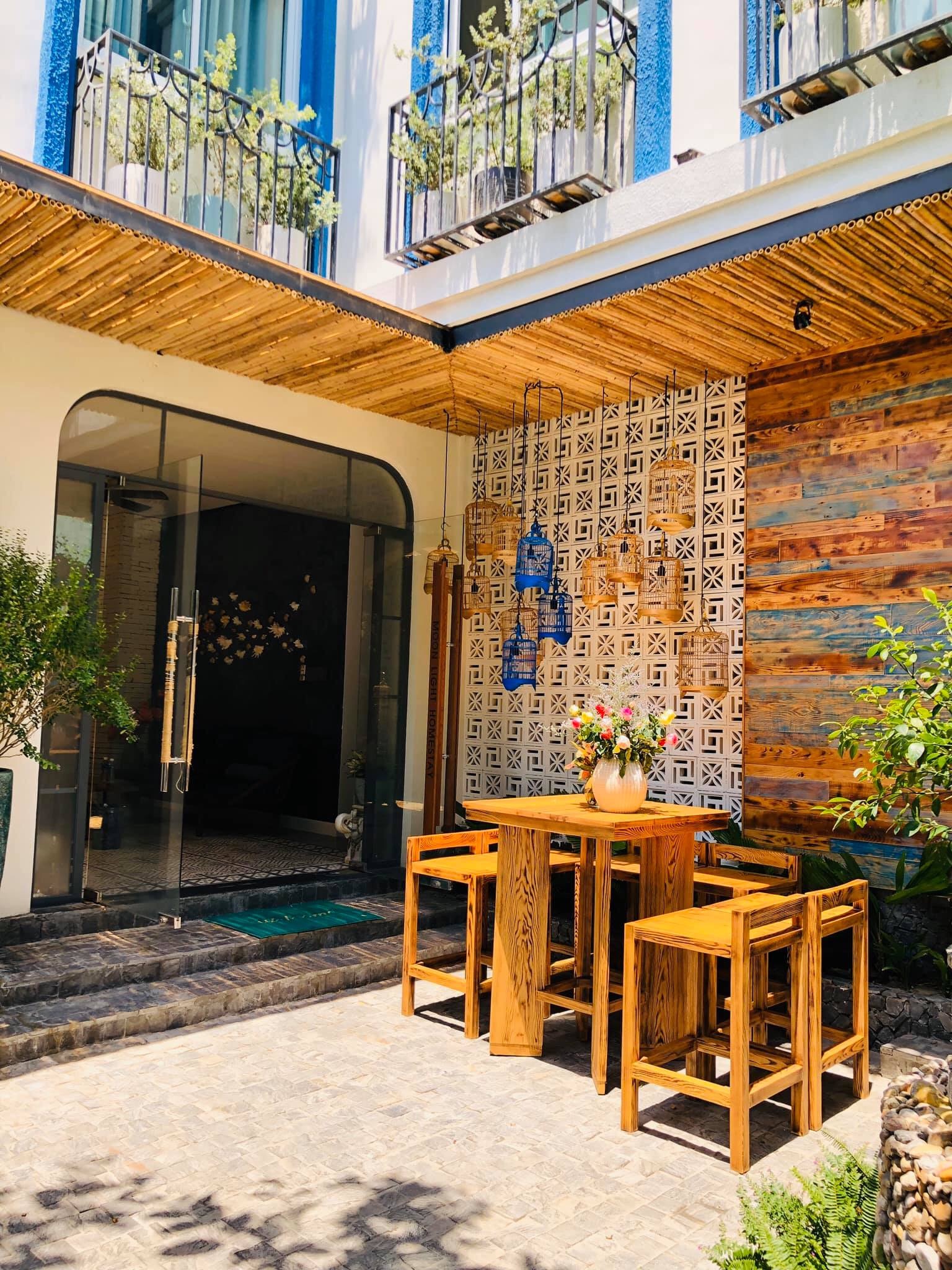 Khách sạn Moonlight Phan Thiết