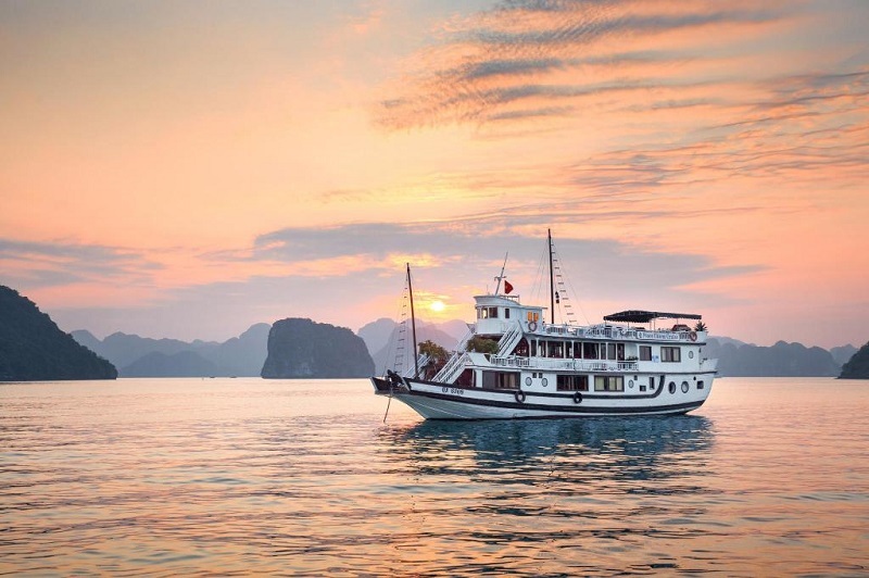 Peace Charm Cruise - Du thuyền 3 sao tại Hạ Long