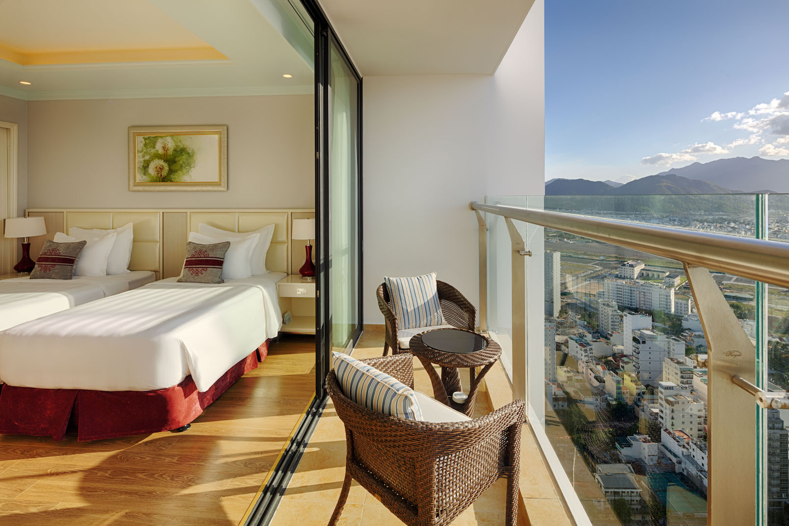 Vinpearl Condotel Beachfront Nha Trang: đẳng cấp quốc tế giữa lòng phố biển