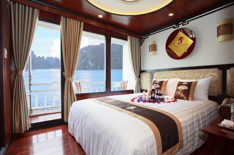 Viola Cruise Halong - Du thuyền 4 sao bậc nhất Hạ Long