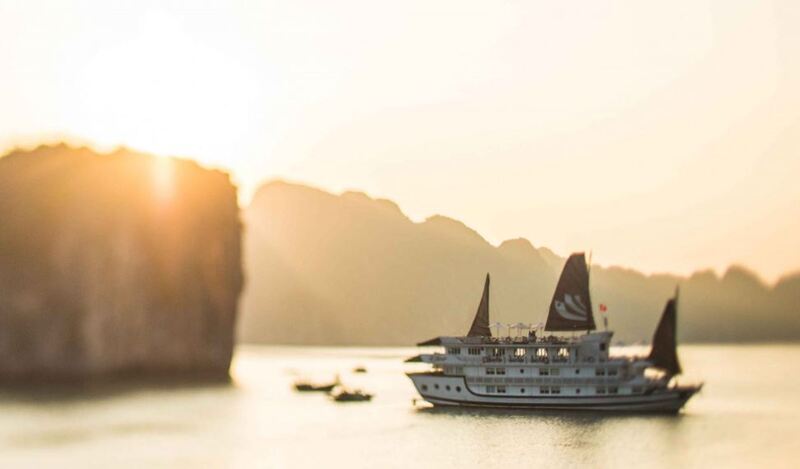 Bhaya Classic Cruise - Du thuyền sang trọng bậc nhất