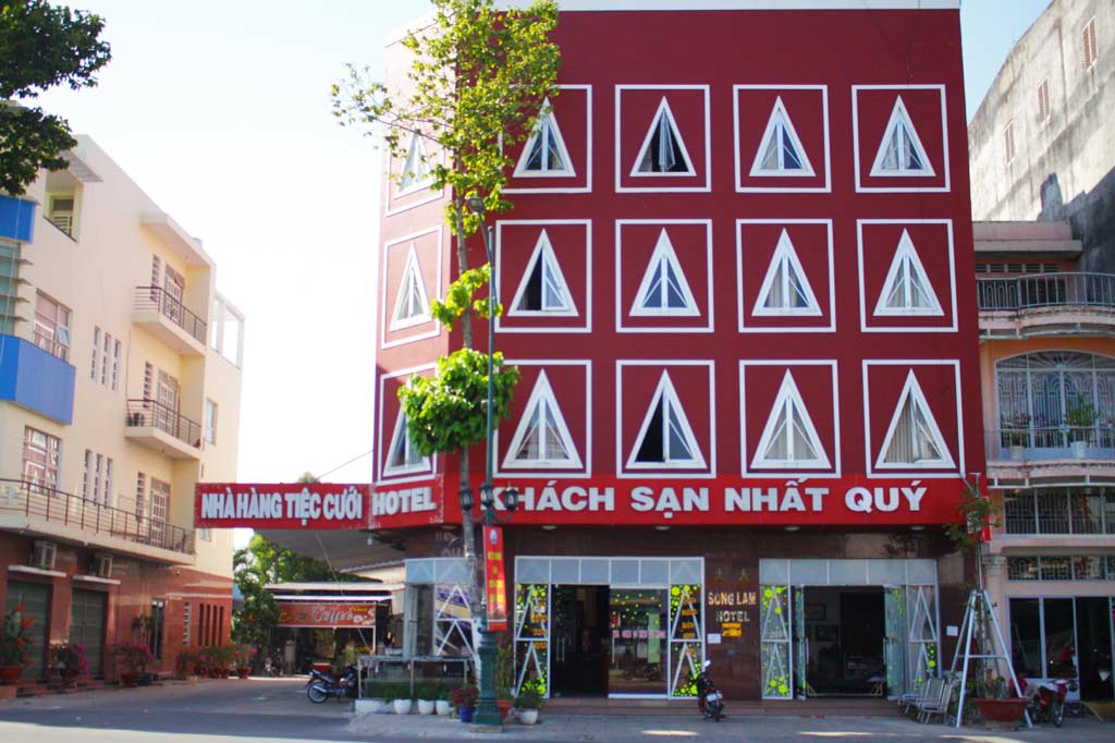 Khách sạn Nhất Quý Tây Ninh - Màu đỏ mạnh mẽ