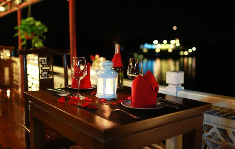 du thuyền Renea Cruise