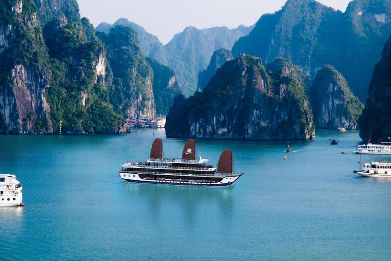Sky Legend Cruise - Chất lượng 5 sao xứng tầm quốc tế