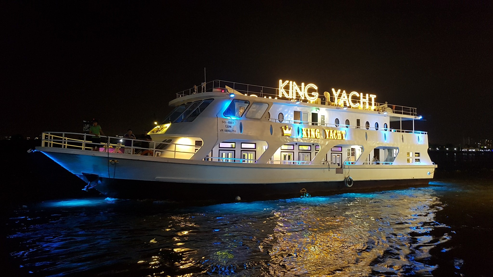 Du thuyền King Yacht - Thoáng vi vu giữa Sài Gòn hoa lệ
